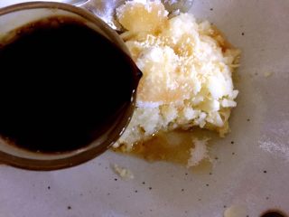 17、凉拌苦瓜,放入适量生抽