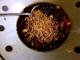 19、凉拌苦瓜,放入适量白芝麻