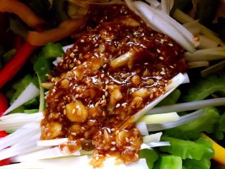 22、凉拌苦瓜,倒入苦瓜中