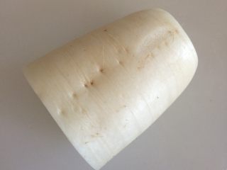 2、泡椒白萝卜,取白萝卜500克