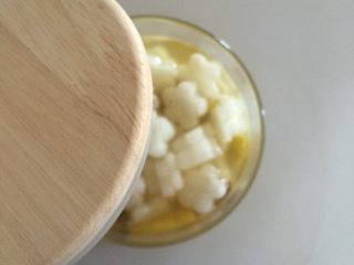 11、泡椒白萝卜,放入密封罐