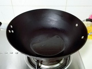 17、披红戴绿的蒜香红辣椒蒸黄鱼,热锅凉油