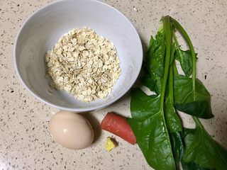 1、#惊蛰轻脂减肥#~燕麦菠菜超级蛋,准备所需食材
