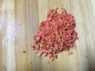 3、#惊蛰轻脂减肥#~燕麦菠菜超级蛋,红萝卜去皮切粒