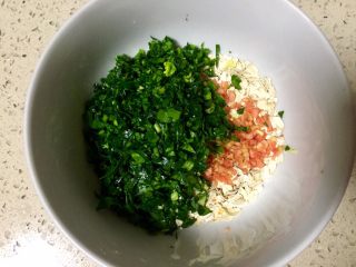 6、#惊蛰轻脂减肥#~燕麦菠菜超级蛋,放入碗里