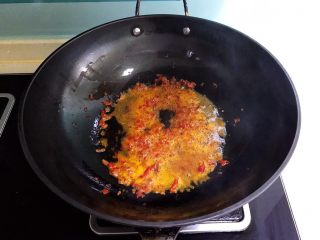 11、爆炒香辣猪血,煸炒出红油