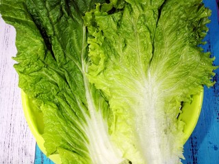 4、【Cathy边吃边营养】—营养低脂打包杂粮饭,将大白菜和生菜洗净过凉白开备用