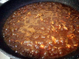 8、【Cathy边吃边营养】—营养低脂打包杂粮饭,加入少量水和适量的酱烧开备用