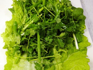 11、【Cathy边吃边营养】—营养低脂打包杂粮饭,放入适量葱和香菜