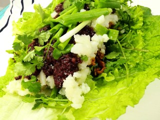 20、【Cathy边吃边营养】—营养低脂打包杂粮饭,侧面来一张,这道菜包括了谷薯杂豆类、蔬菜类、肉类、大豆类。再配上一些蔬菜汤来吃健康程度+1哦。三餐当中再补充些水果坚果奶蛋类食品就非常全面啦~我是Cathy喜欢我可以关注我哦