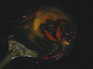 12、麻辣香锅,放入郫县豆瓣酱和火锅料