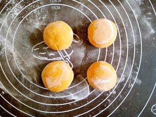 14、做饼+南瓜饼,收口朝下，团圆。