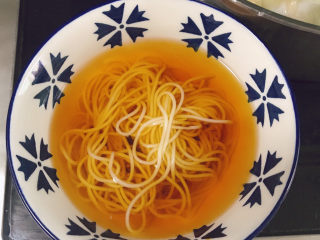 20、云吞面,挑入面条