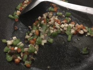 11、少油减脂菜，彩蔬鸡肉盏,加点盐，或再加鸡精/五香粉/白胡椒粉，我没加。