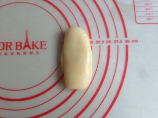 13、植物油版绿豆酥饼,将油酥皮压扁