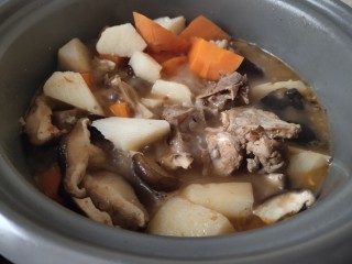 13、#猪年#酱烧山药排骨煲,再次同煮20分钟左右即可