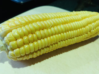 1、玉米炒虾仁,新鲜玉米，洗净