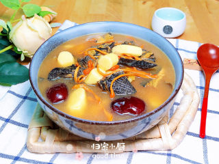 16、虫草花乌鸡汤,营养滋补的虫草花乌鸡汤就上桌了！