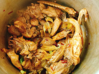 11、红烧鸭肉,拌匀