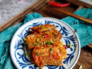 14、茄汁带鱼(罐头),装盘!完成!