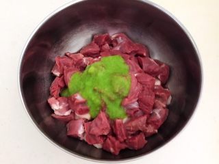 8、健康烧烤  电烤羊肉串,加入葱姜汁