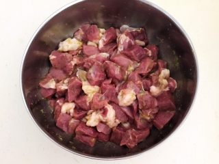 9、健康烧烤  电烤羊肉串,充分调匀