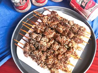 27、健康烧烤  电烤羊肉串,自制羊肉串选用的是羊腿肉，电烤不会产生有害物质，肉质鲜嫩，香辣适宜~