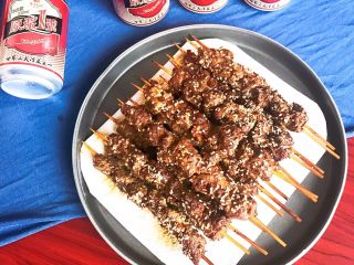 28、健康烧烤  电烤羊肉串,自制羊肉串，原料精良，无添加，吃起来更放心。打开啤酒，开始大口朵颐吧～