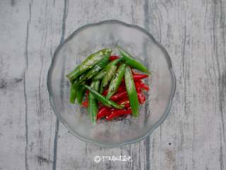 4、辣椒炒鸡肝,小米椒洗干净切断