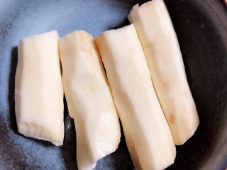 4、山药猪骨汤,准备好山药，削皮洗净。
