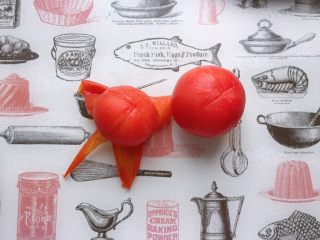 7、茄汁莲藕鸡肉丸子（亲子版）-辅食,捞出过凉水，轻松撕去外皮