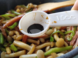 10、素炒白玉菇,三分之一勺老抽