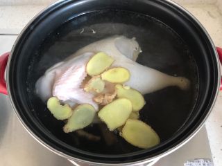 6、一鸡两吃（白切鸡  鸡汤白菜）,放入鸡