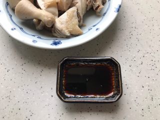 17、一鸡两吃（白切鸡  鸡汤白菜）,倒一点美极鲜沾鸡肉吃