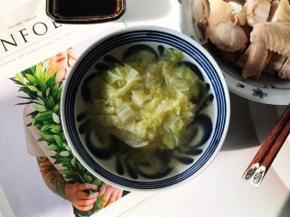 19、一鸡两吃（白切鸡  鸡汤白菜）,鸡汤白菜鲜美无比(❀ฺ´∀`❀ฺ)ﾉ