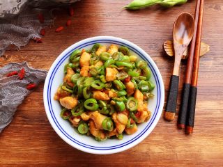 12、翡翠鸡丁,营养丰富!