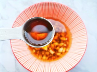 6、凉拌木耳西兰花,1小勺香油，