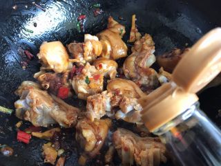 8、香辣猪蹄,半勺老抽