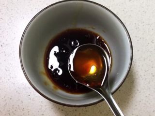 15、酸辣鸡胗,加入芥末油