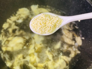 15、紫菜虾皮汤,加鸡精；