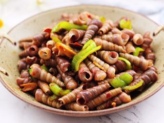 16、辣爆锥螺,好吃到哭的辣爆锥螺出锅咯,下饭又下酒,我闺蜜最喜欢吃的下酒菜。