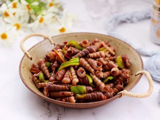 17、辣爆锥螺,香味馋哭我家邻居小孩。