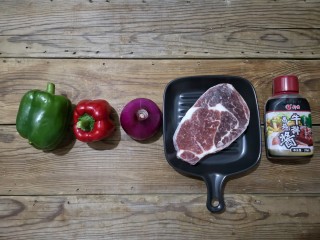 1、彩椒牛肉串,准备食材。