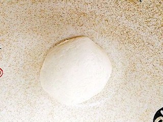 7、一锅出&小熊红糖馒头+红枣枸杞子银耳羹,用手揉至成团进行发酵