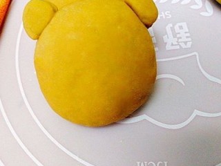 17、一锅出&小熊红糖馒头+红枣枸杞子银耳羹,用水沾上，耳朵就弄好了