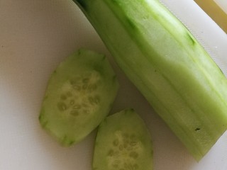 13、快手餐，番茄黄瓜肉酱意面,黄瓜去皮