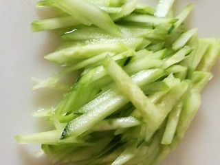 14、快手餐，番茄黄瓜肉酱意面,切丝