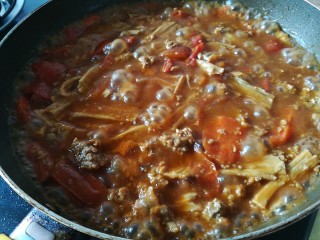 18、快手餐，番茄黄瓜肉酱意面,中火收汁