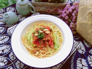 22、快手餐，番茄黄瓜肉酱意面,快手晚餐一道搞定，营养丰富又瘦身哦