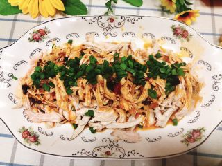 17、减肥瘦身餐也可以这么好吃-凉拌鸡丝,成品图。